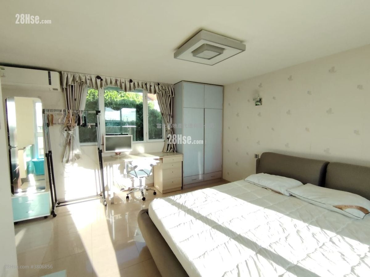 Fairview Park Sell 3 Bedrooms , 3 Bathrooms 1,395 ft²