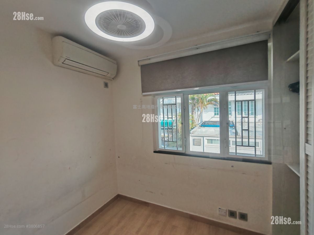 Fairview Park Sell 3 Bedrooms , 2 Bathrooms 848 ft²