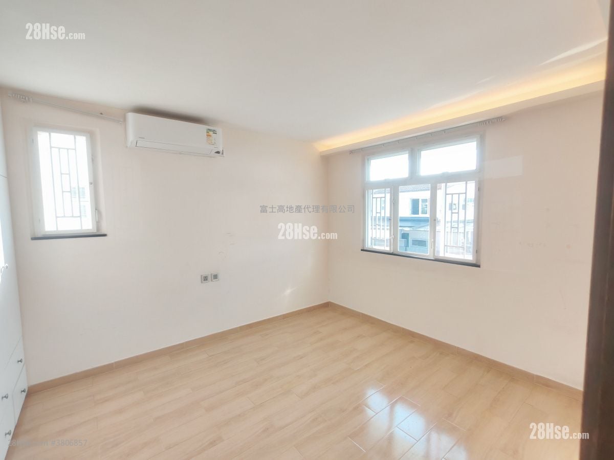 Fairview Park Sell 3 Bedrooms , 2 Bathrooms 848 ft²