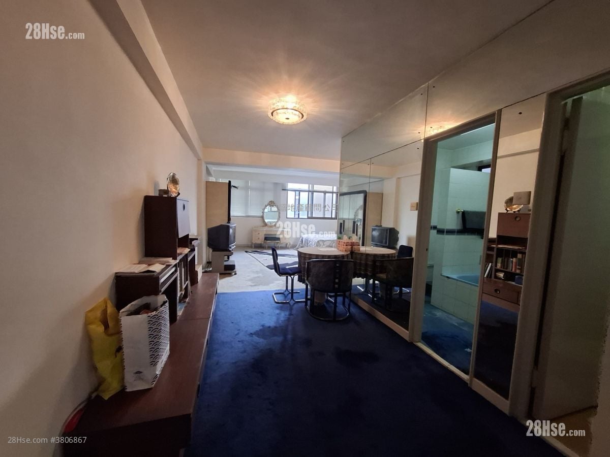 Cosmopolitan  Rental 1 Toilet 565 ft²