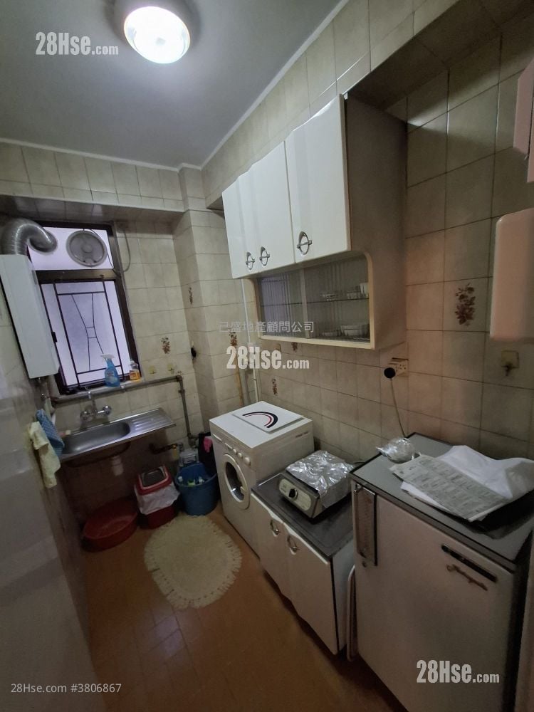 Cosmopolitan  Rental 1 Toilet 565 ft²