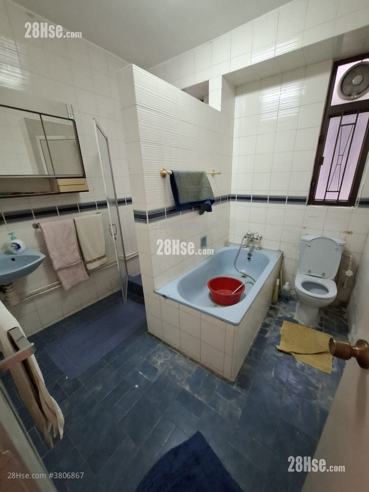 Cosmopolitan  Rental 1 Toilet 565 ft²