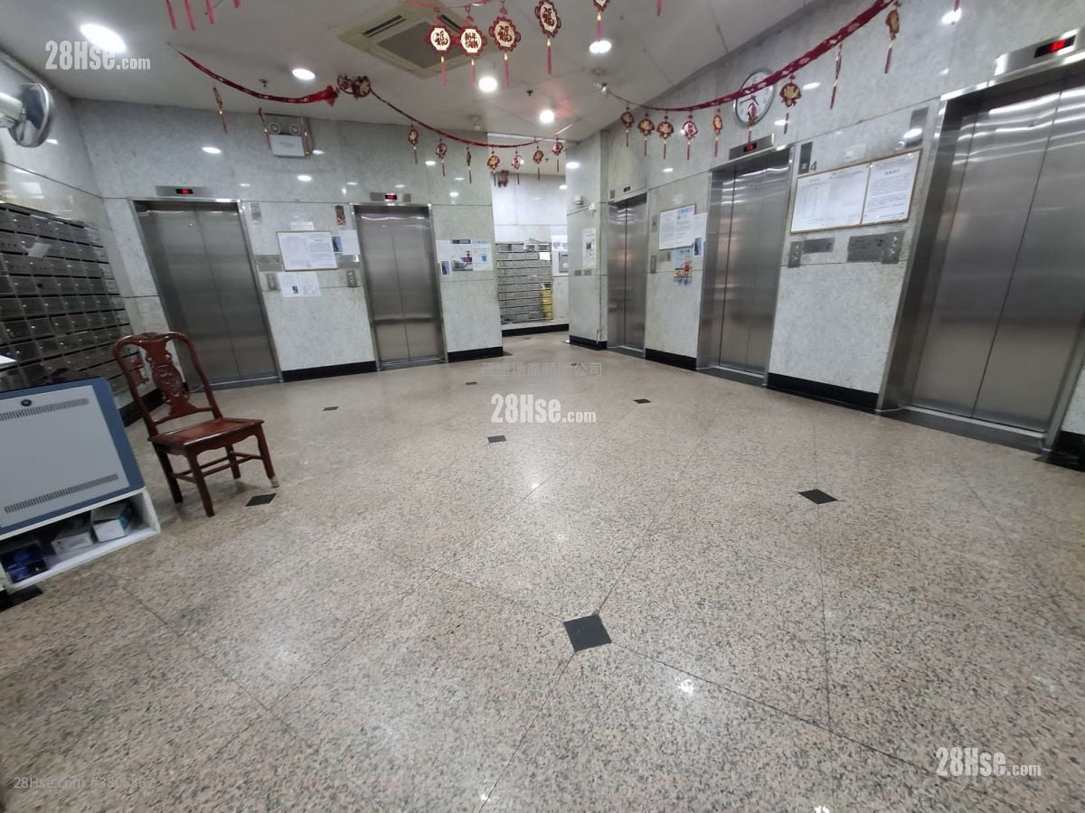 Cosmopolitan  Rental 1 Toilet 565 ft²