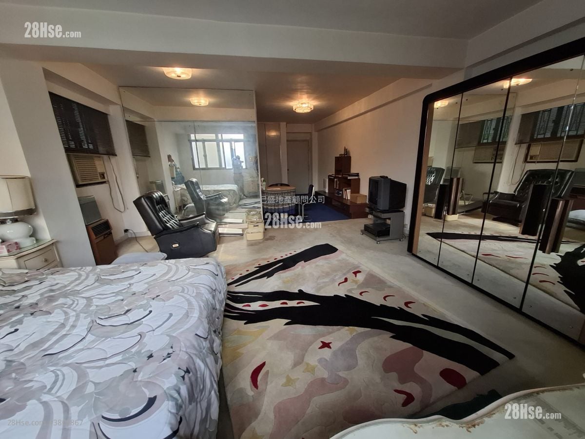 Cosmopolitan  Rental 1 Toilet 565 ft²