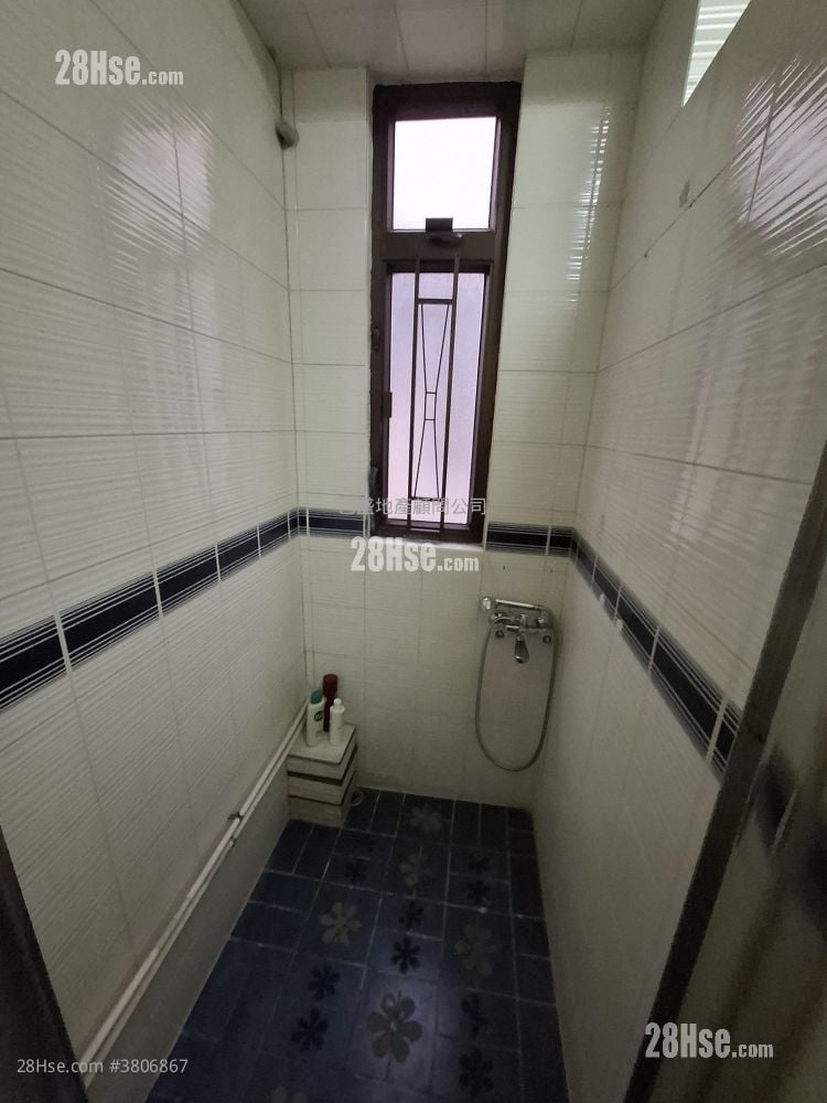 Cosmopolitan  Rental 1 Toilet 565 ft²