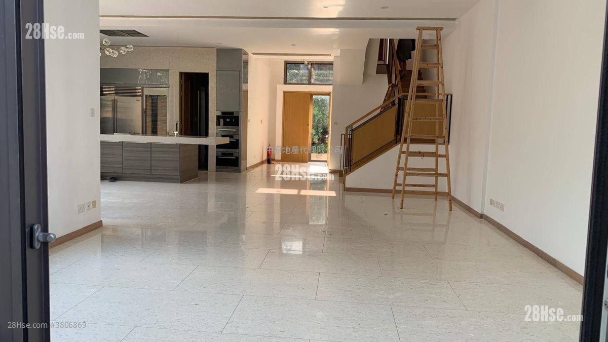 The Woodsville Sell 5+ Bedrooms , 5+ Bathrooms 3,794 ft²