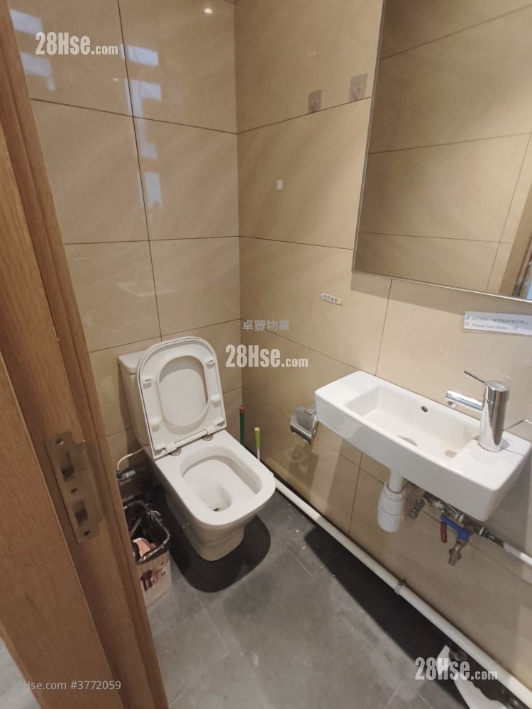 The Globe Rental Studio , 1 Toilet 919 ft²