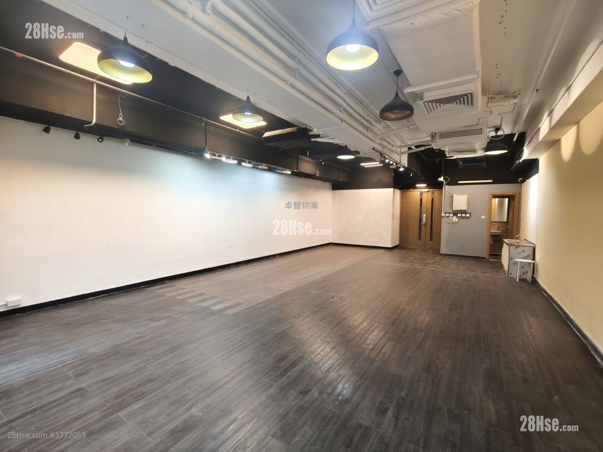 The Globe Rental Studio , 1 Toilet 919 ft²