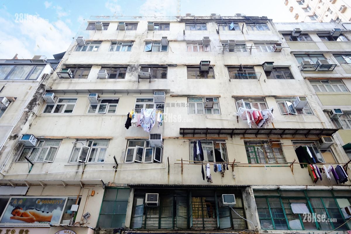 大厦外观: 高街81-85号 租盘 2 房 , 1 浴室 470 平方尺