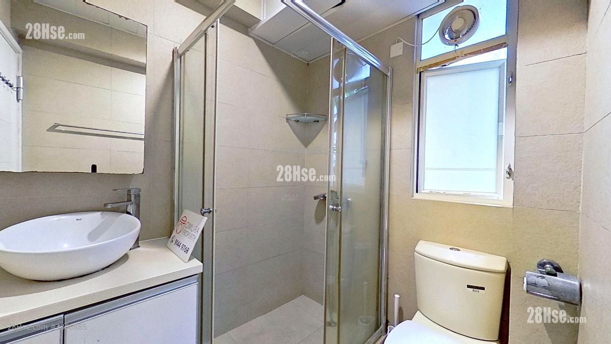 浴室: 高街81-85号 租盘 2 房 , 1 浴室 470 平方尺