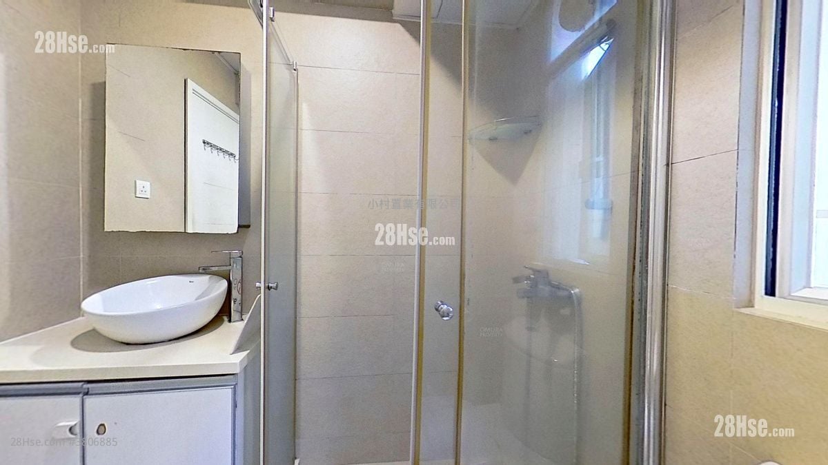 浴室: 高街81-85号 租盘 2 房 , 1 浴室 470 平方尺