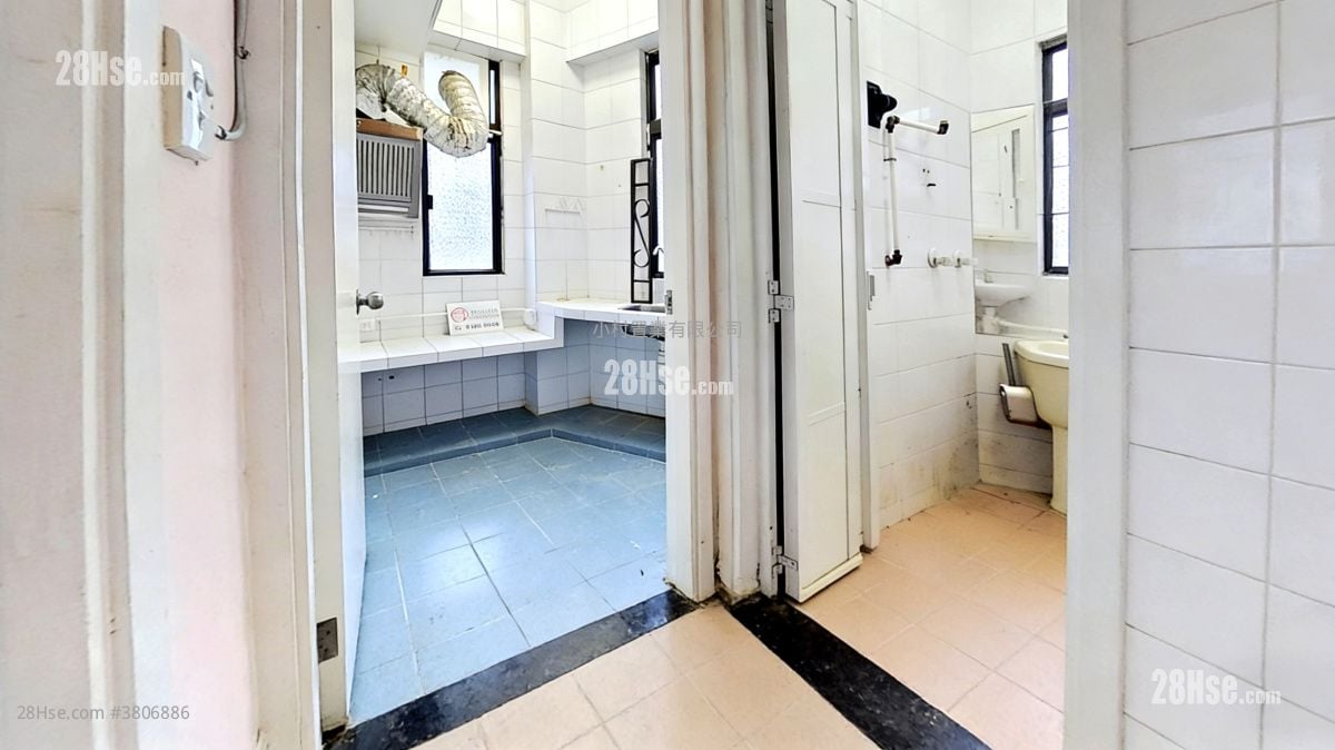 浴室: 薄扶林道10-14号 租盘 2 房 , 1 浴室 336 平方尺