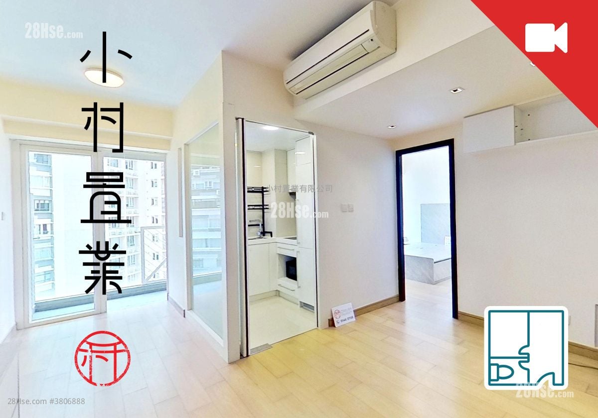 living room: The Icon Rental 1 Bedroom , 1 Bathroom 452 ft²