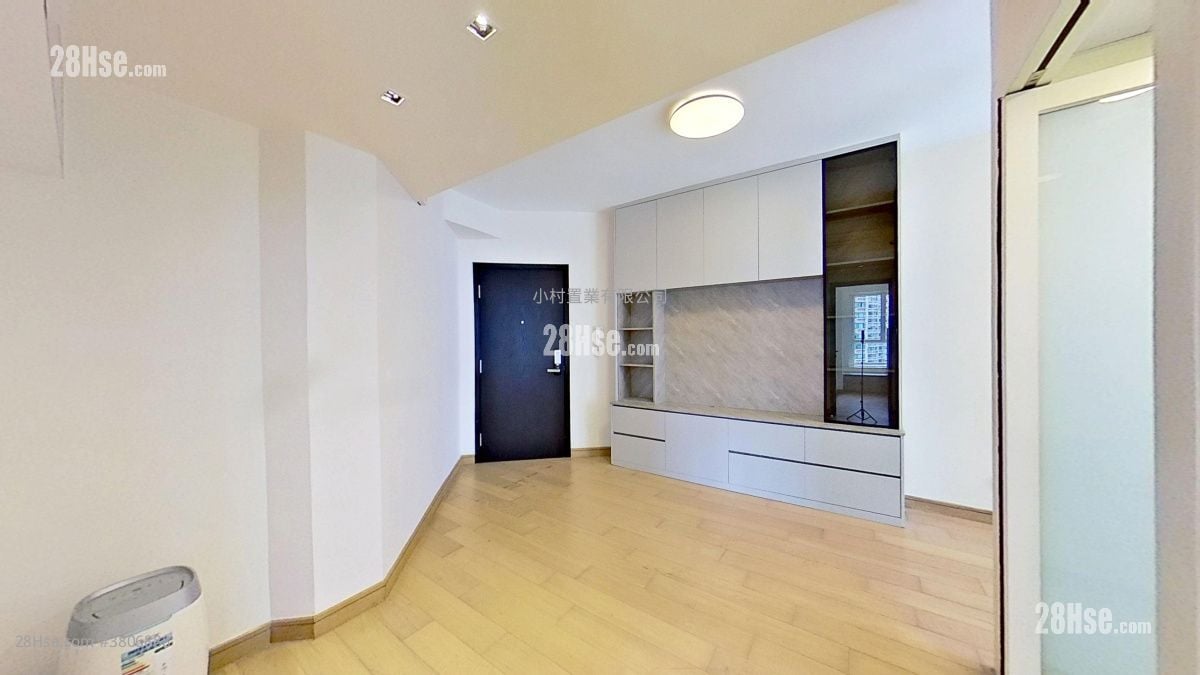 living room: The Icon Rental 1 Bedroom , 1 Bathroom 452 ft²