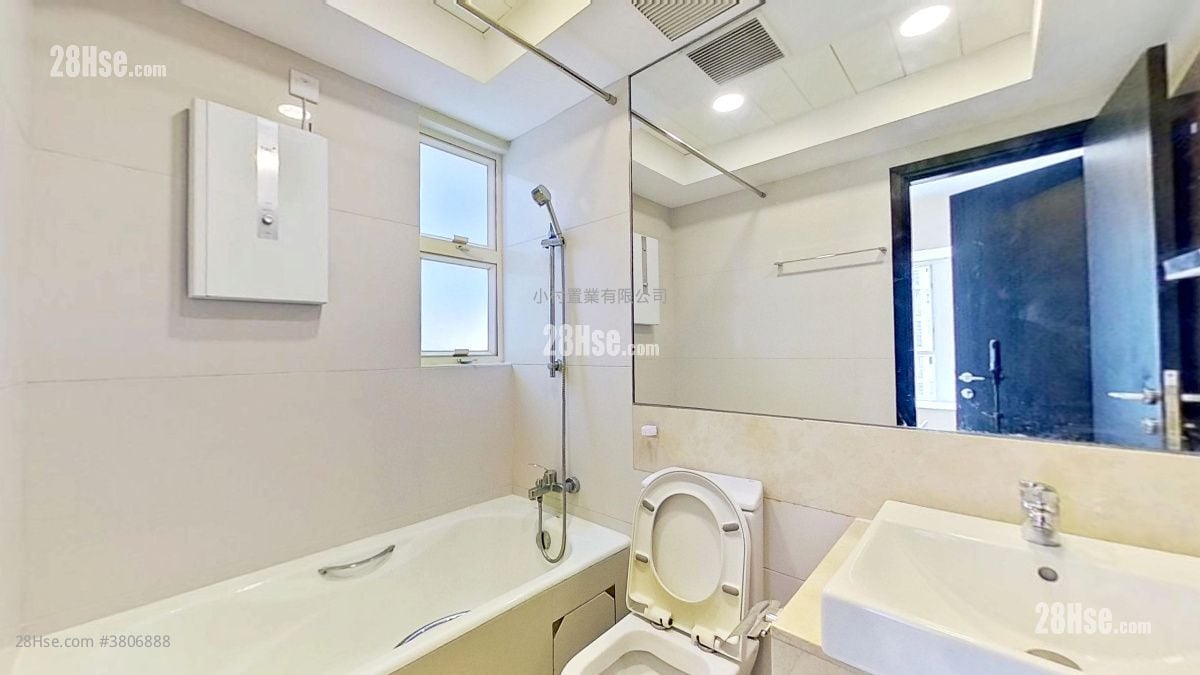 bathroom: The Icon Rental 1 Bedroom , 1 Bathroom 452 ft²