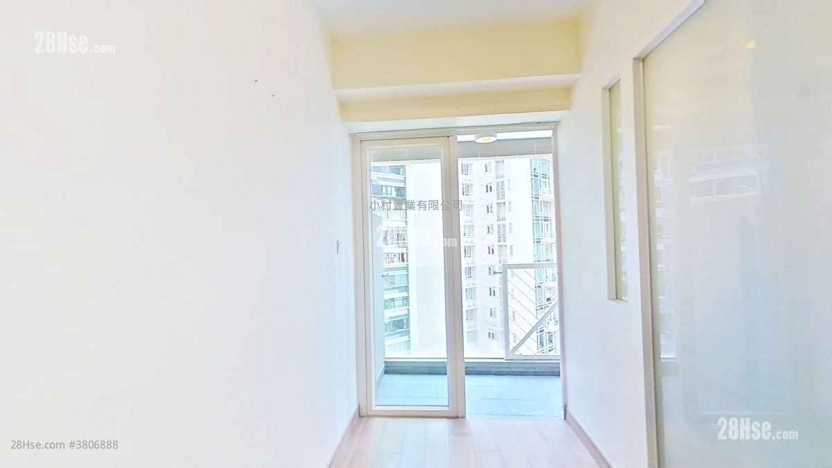 living room: The Icon Rental 1 Bedroom , 1 Bathroom 452 ft²