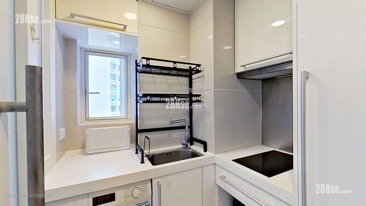 kitchen: The Icon Rental 1 Bedroom , 1 Bathroom 452 ft²