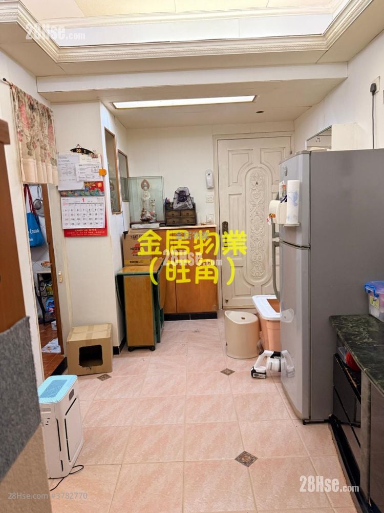 Tak Bo Building Sell 2 Bedrooms , 1 Bathroom 407 ft²