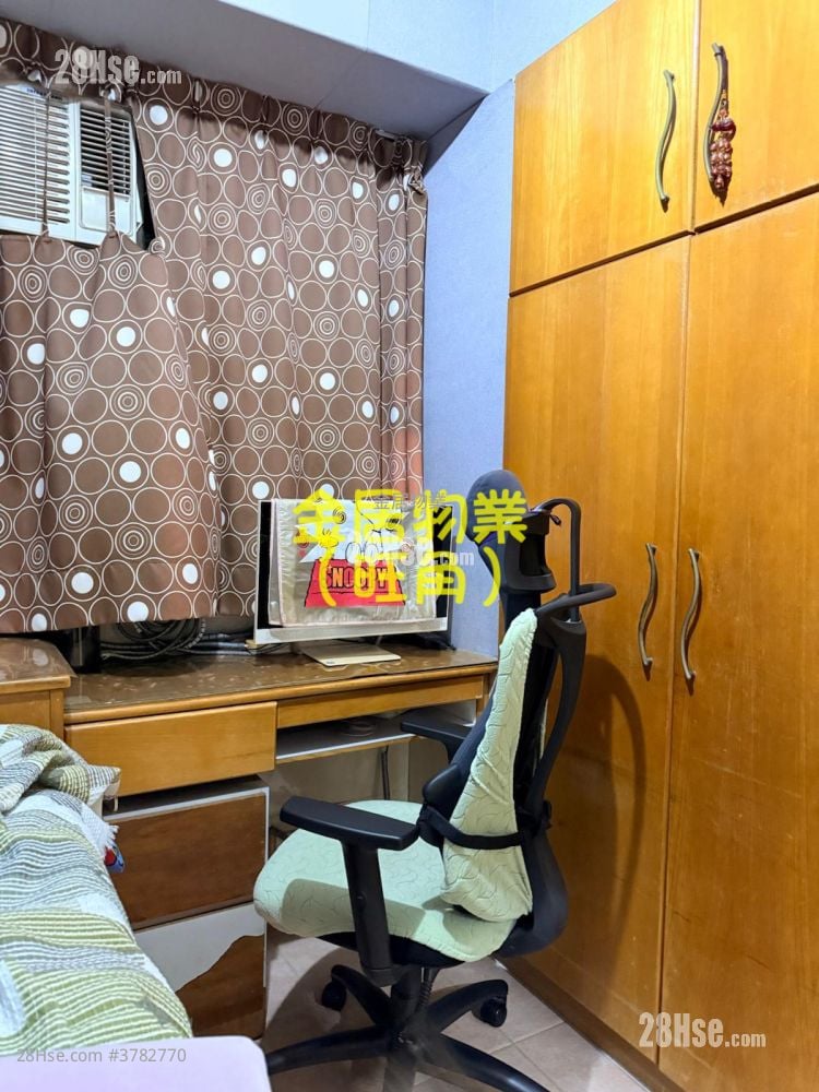 Tak Bo Building Sell 2 Bedrooms , 1 Bathroom 407 ft²