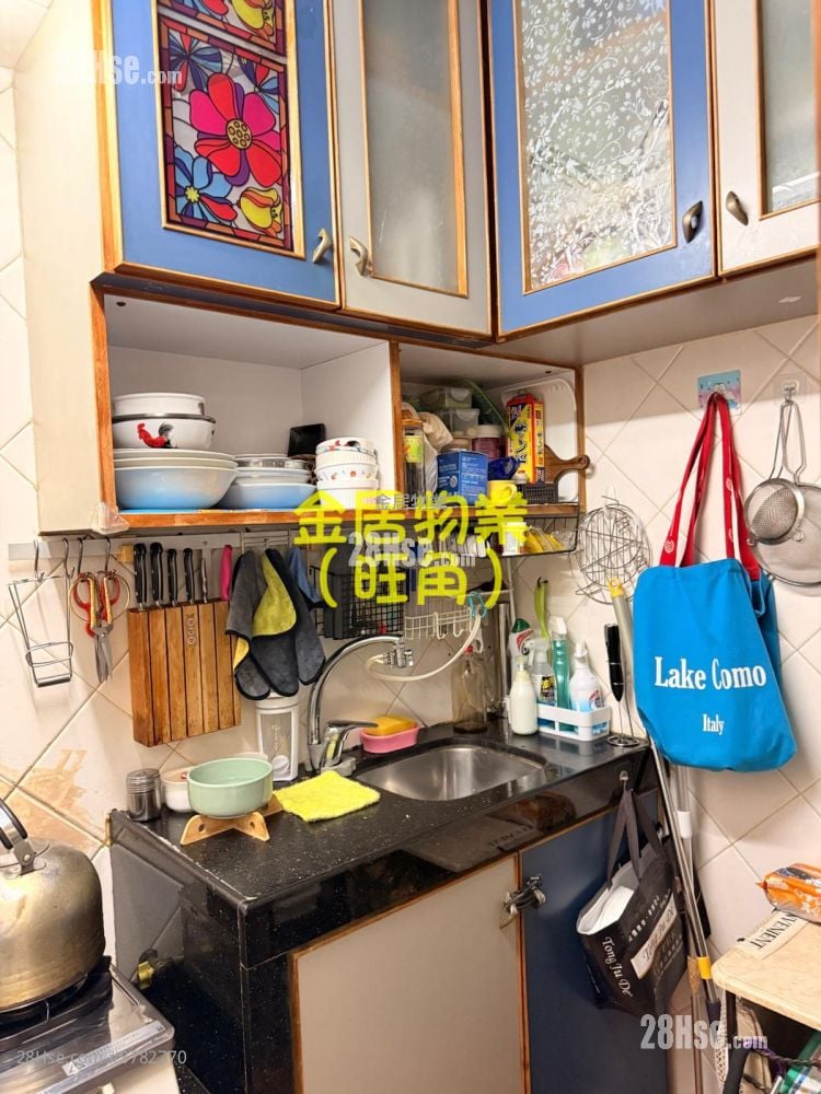 Tak Bo Building Sell 2 Bedrooms , 1 Bathroom 407 ft²