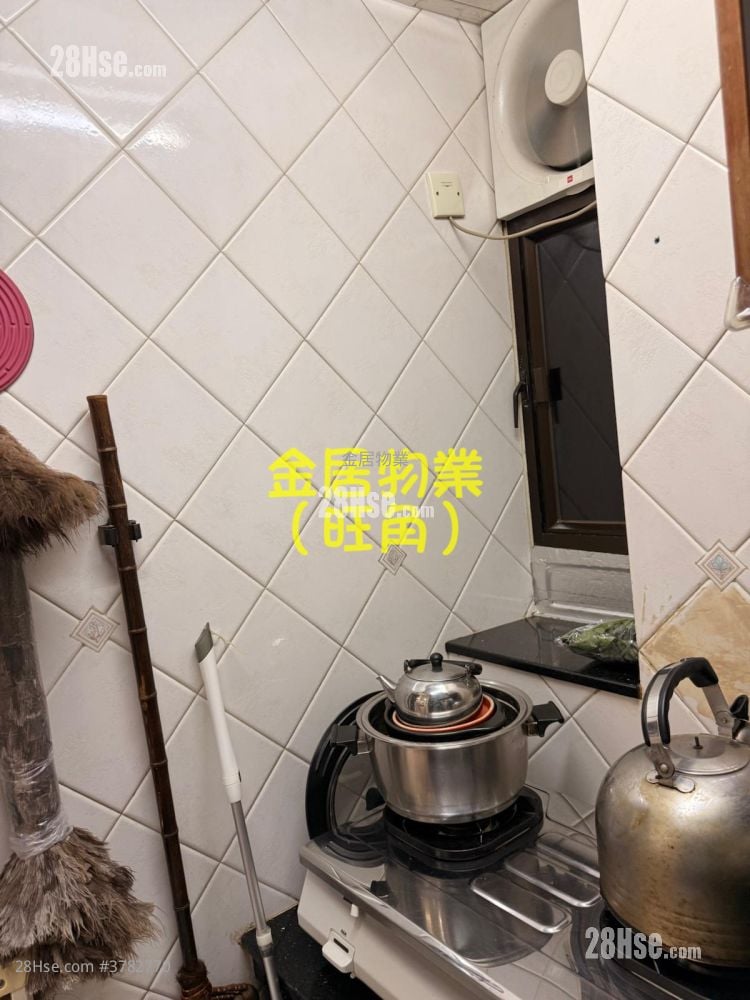 Tak Bo Building Sell 2 Bedrooms , 1 Bathroom 407 ft²