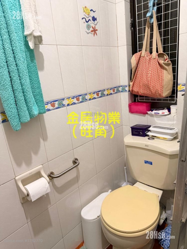 Tak Bo Building Sell 2 Bedrooms , 1 Bathroom 407 ft²