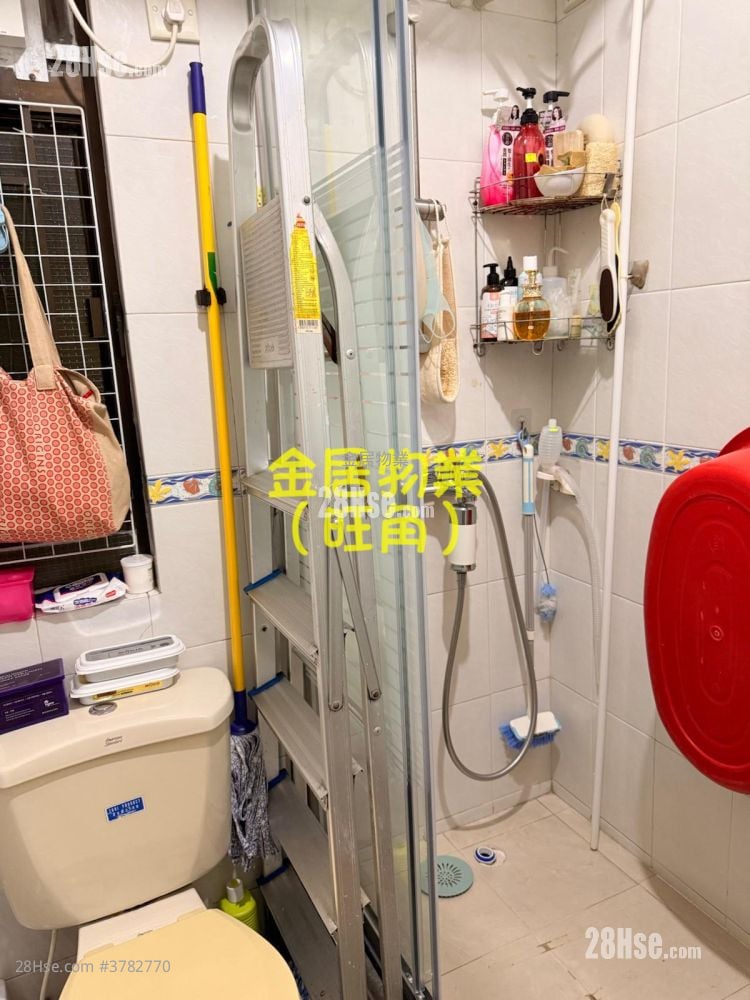 Tak Bo Building Sell 2 Bedrooms , 1 Bathroom 407 ft²