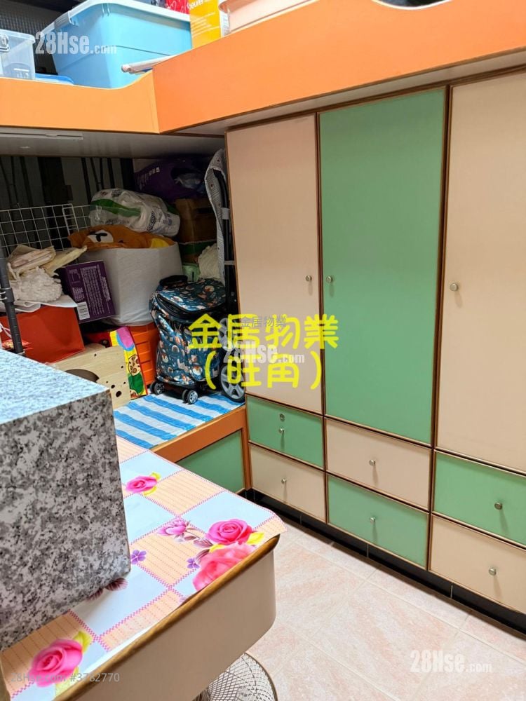 Tak Bo Building Sell 2 Bedrooms , 1 Bathroom 407 ft²