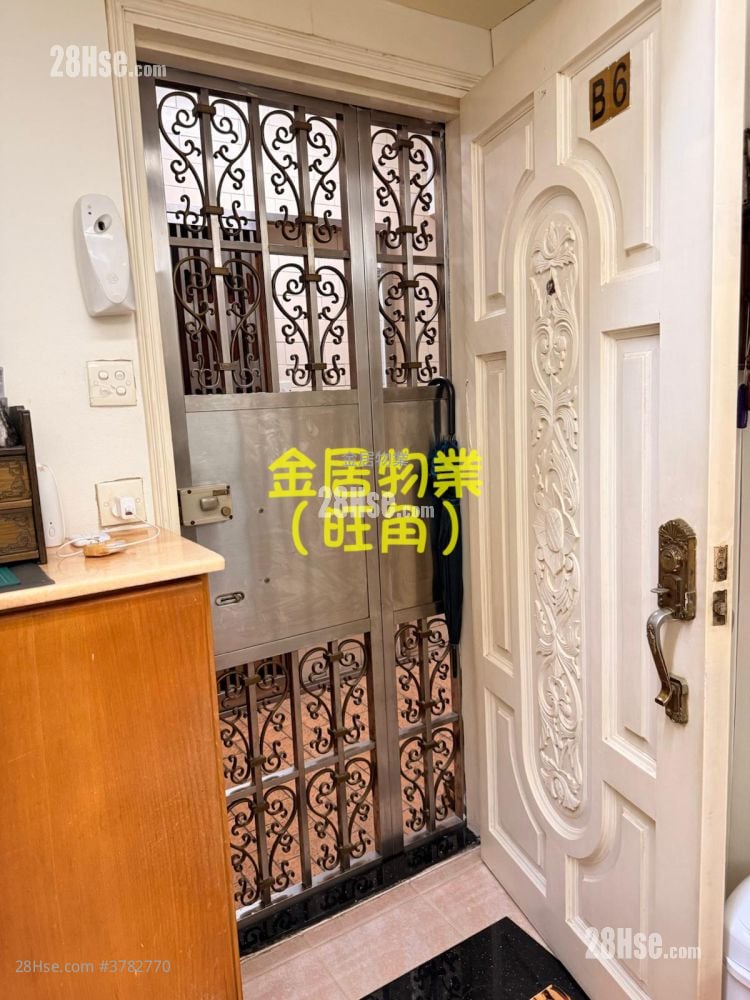 Tak Bo Building Sell 2 Bedrooms , 1 Bathroom 407 ft²