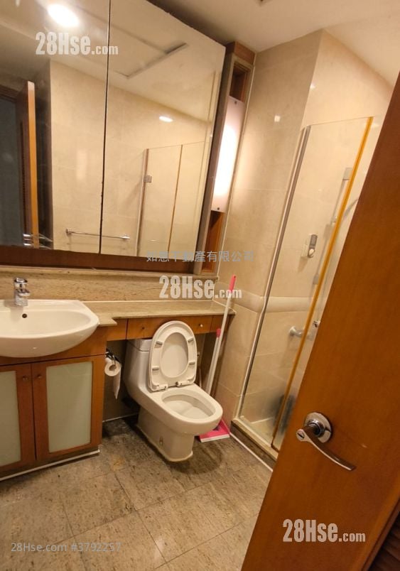 Royal Peninsula Sell 3 Bedrooms , 2 Bathrooms 713 ft²