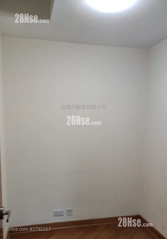 Royal Peninsula Sell 3 Bedrooms , 2 Bathrooms 713 ft²