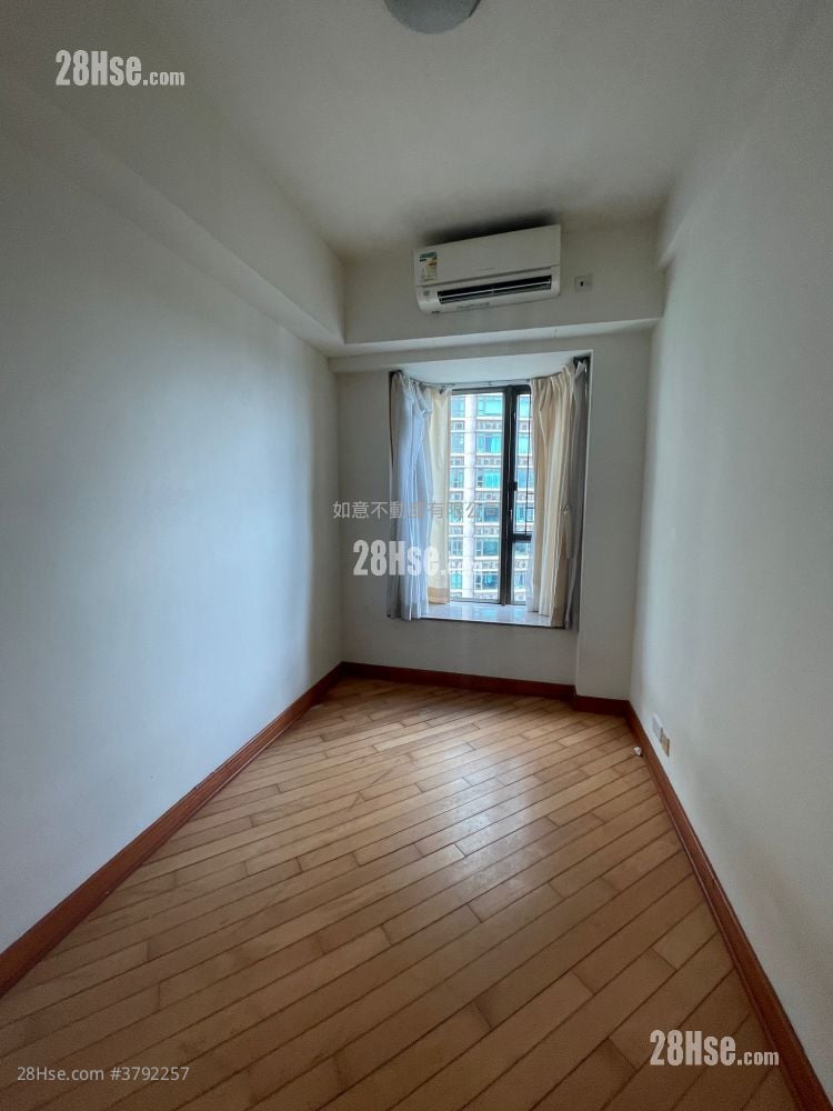 Royal Peninsula Sell 3 Bedrooms , 2 Bathrooms 713 ft²