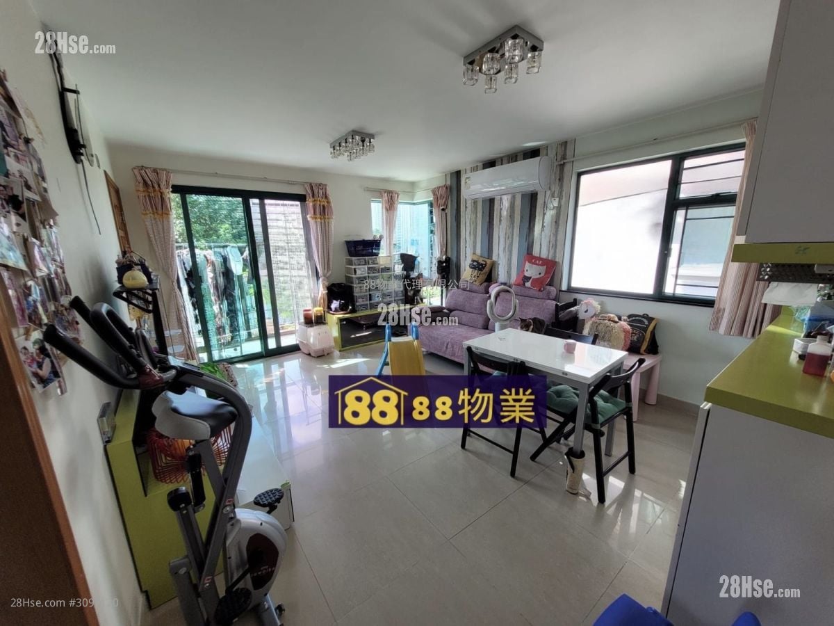 村屋 售盤 3 房 , 1 浴室 700 平方呎