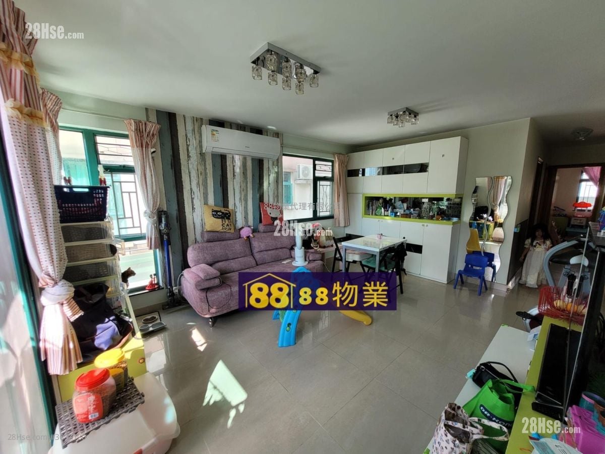 村屋 售盤 3 房 , 1 浴室 700 平方呎