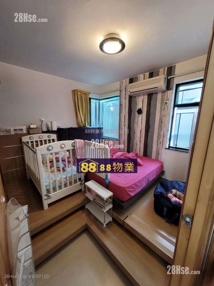 村屋 售盤 3 房 , 1 浴室 700 平方呎