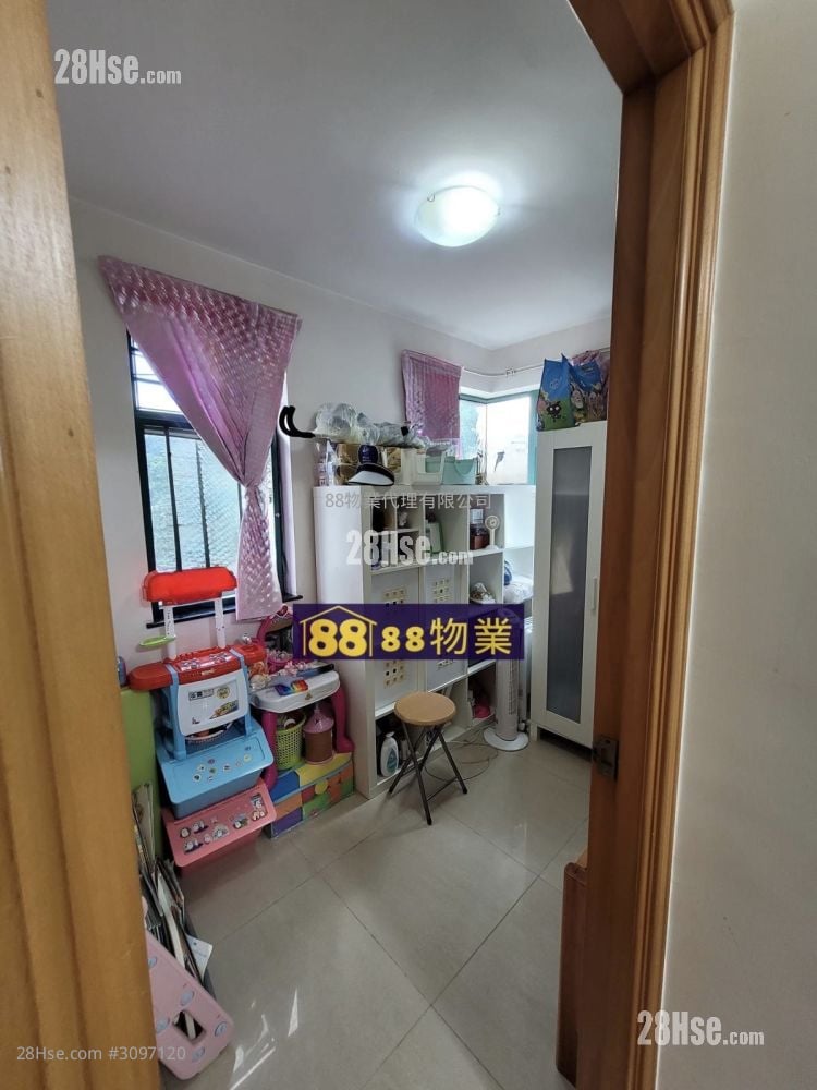 村屋 售盤 3 房 , 1 浴室 700 平方呎