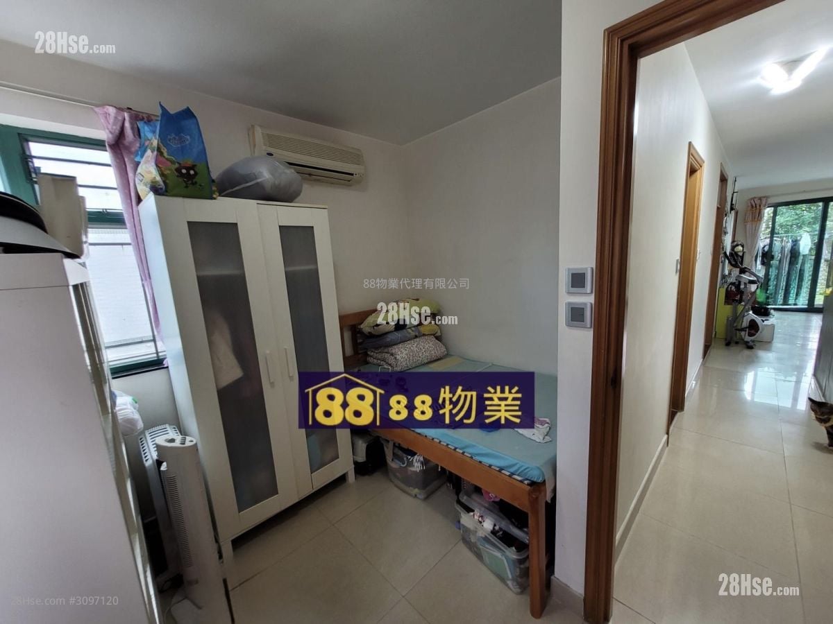 村屋 售盤 3 房 , 1 浴室 700 平方呎