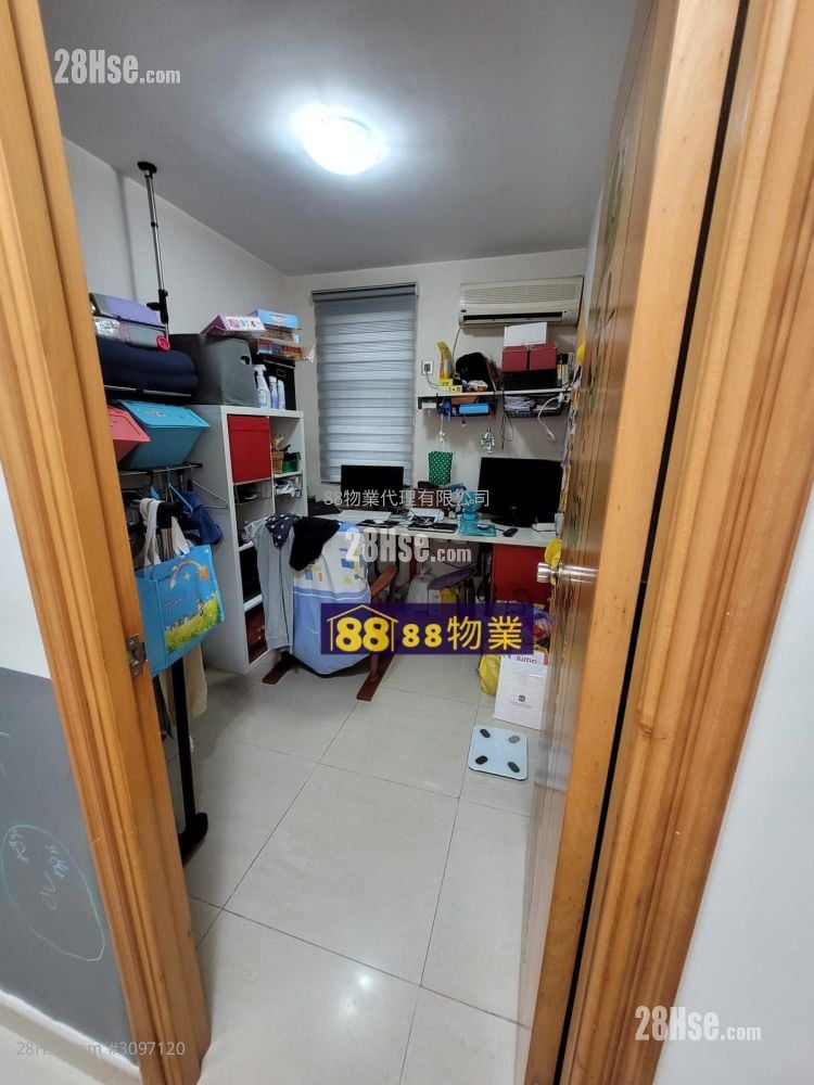 村屋 售盤 3 房 , 1 浴室 700 平方呎