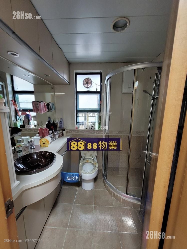 村屋 售盤 3 房 , 1 浴室 700 平方呎