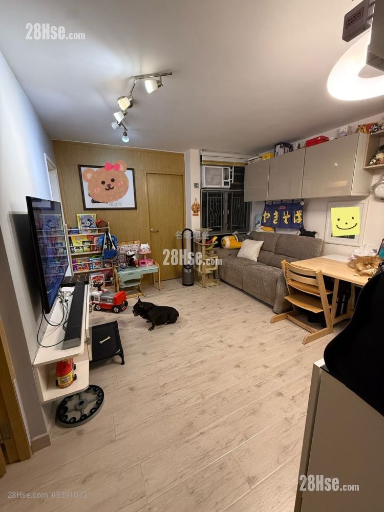 May Shing Court Sell 2 Bedrooms , 1 Bathroom