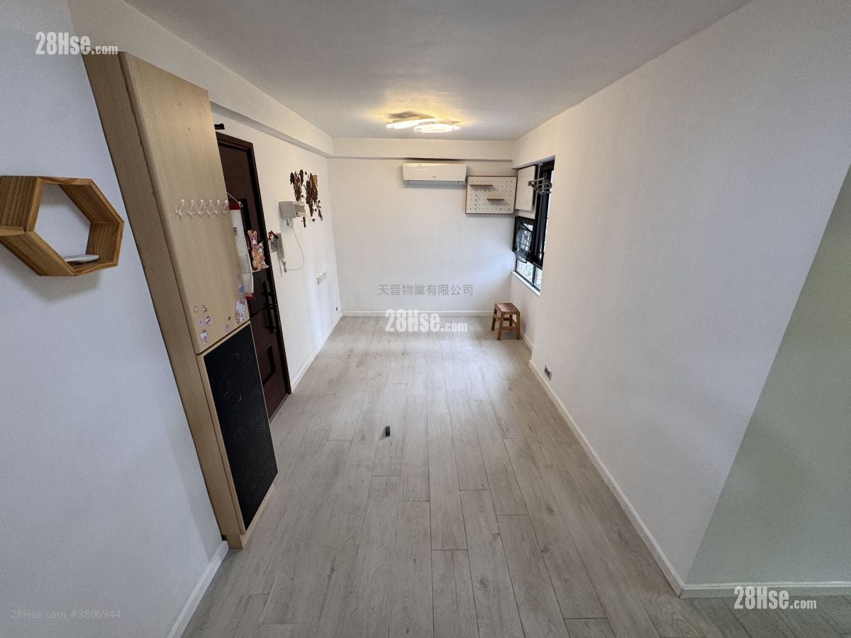 Hung Hom Gardens Sell 3 Bedrooms , 1 Bathroom 480 ft²