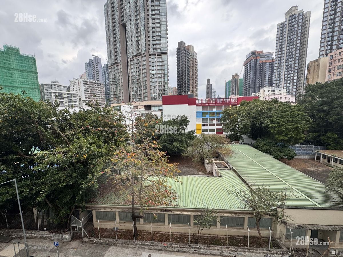 Hung Hom Gardens Sell 3 Bedrooms , 1 Bathroom 480 ft²