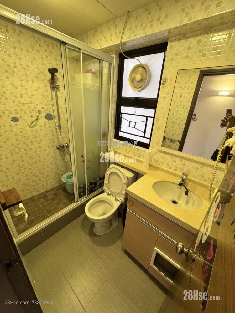 Hung Hom Gardens Sell 3 Bedrooms , 1 Bathroom 480 ft²