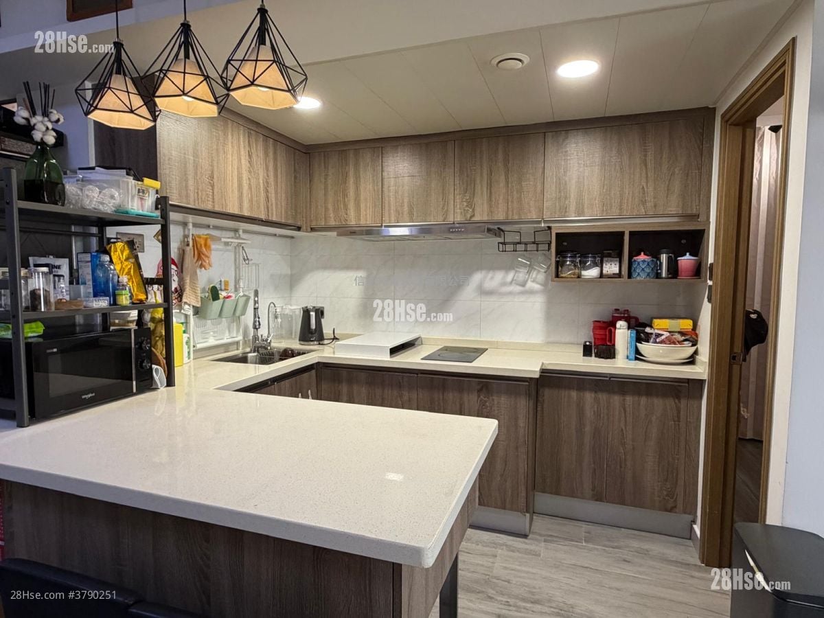 Sea Breeze Court Rental 2 Bedrooms , 2 Bathrooms 749 ft²