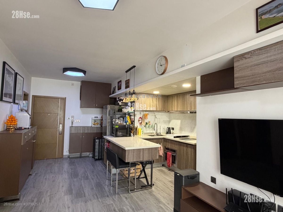 Sea Breeze Court Rental 2 Bedrooms , 2 Bathrooms 749 ft²