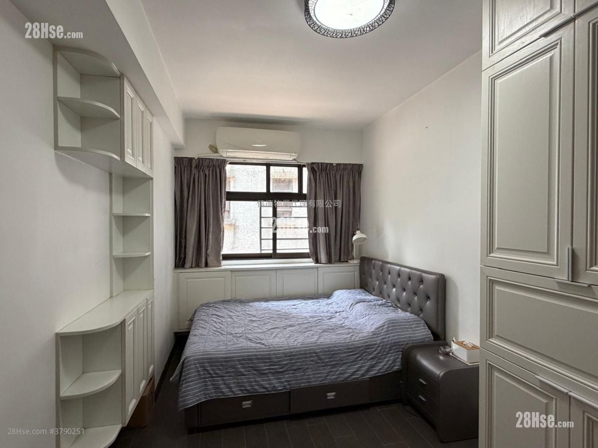 Sea Breeze Court Rental 2 Bedrooms , 2 Bathrooms 749 ft²