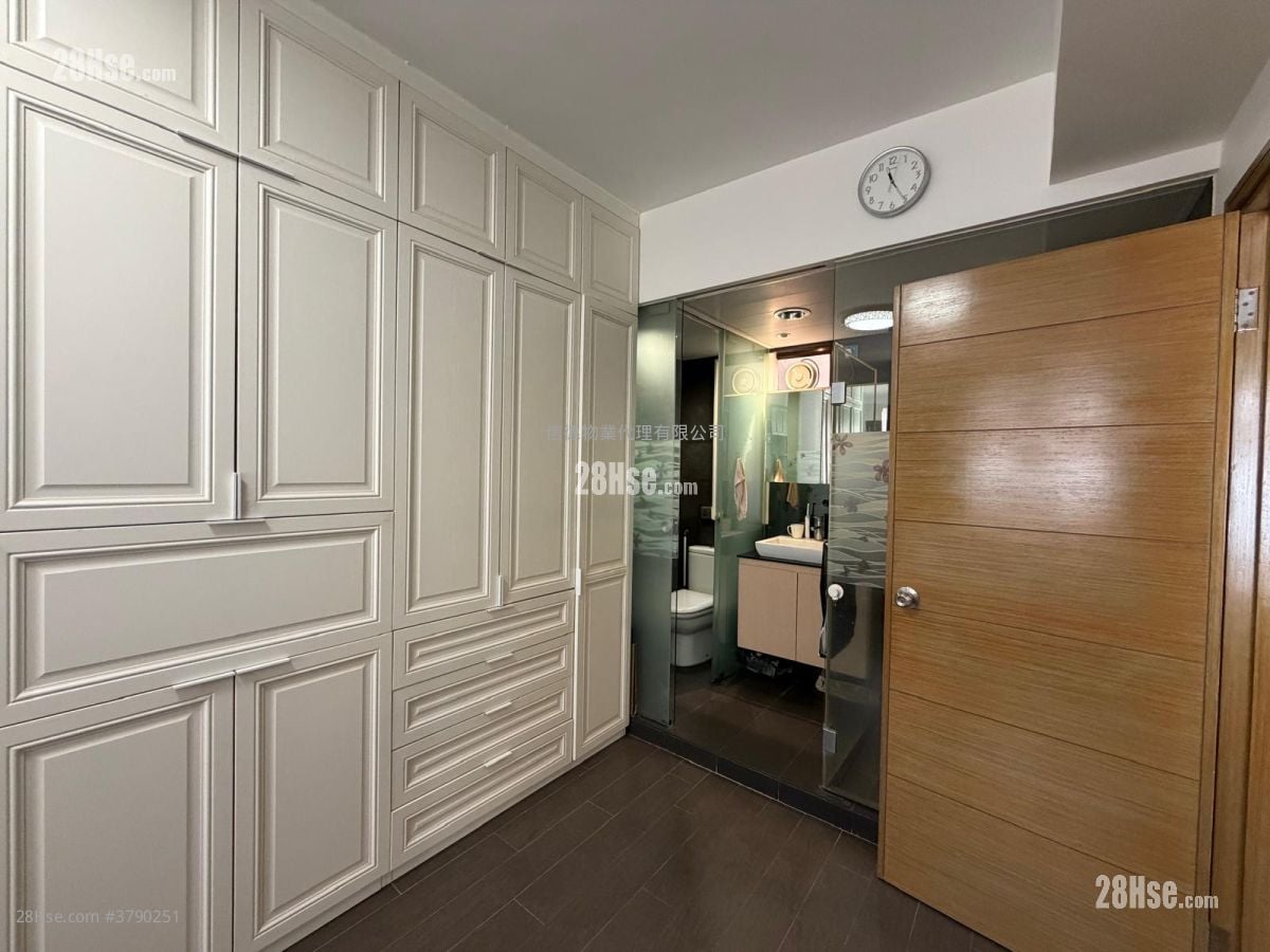 Sea Breeze Court Rental 2 Bedrooms , 2 Bathrooms 749 ft²