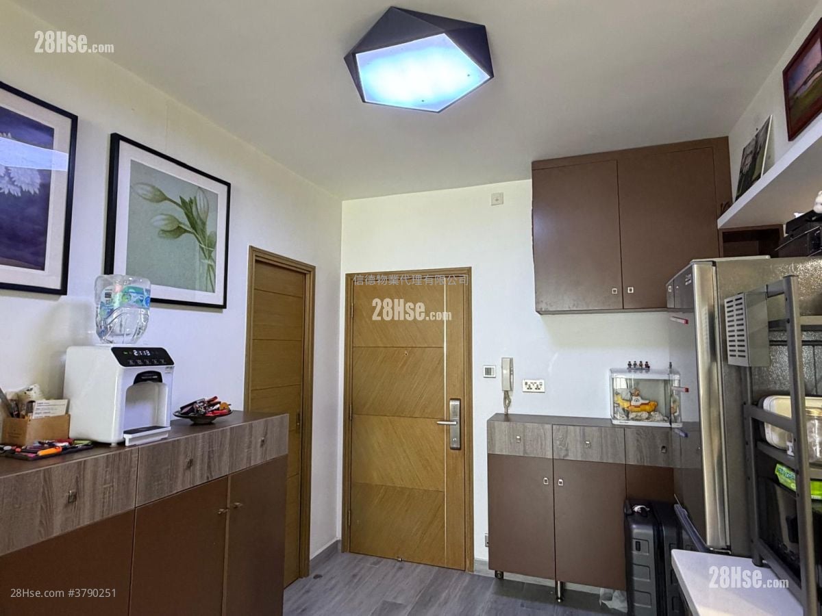 Sea Breeze Court Rental 2 Bedrooms , 2 Bathrooms 749 ft²