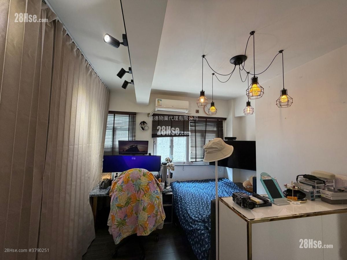 Sea Breeze Court Rental 2 Bedrooms , 2 Bathrooms 749 ft²