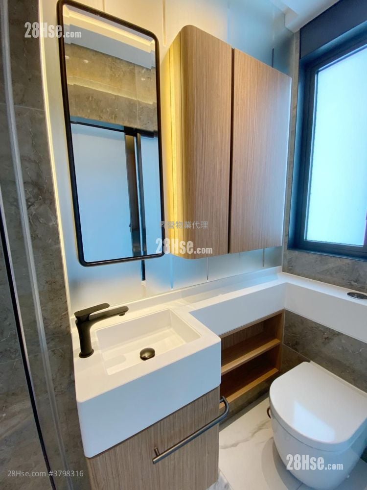 The Vantage Rental Studio , 1 Bathroom 196 ft²